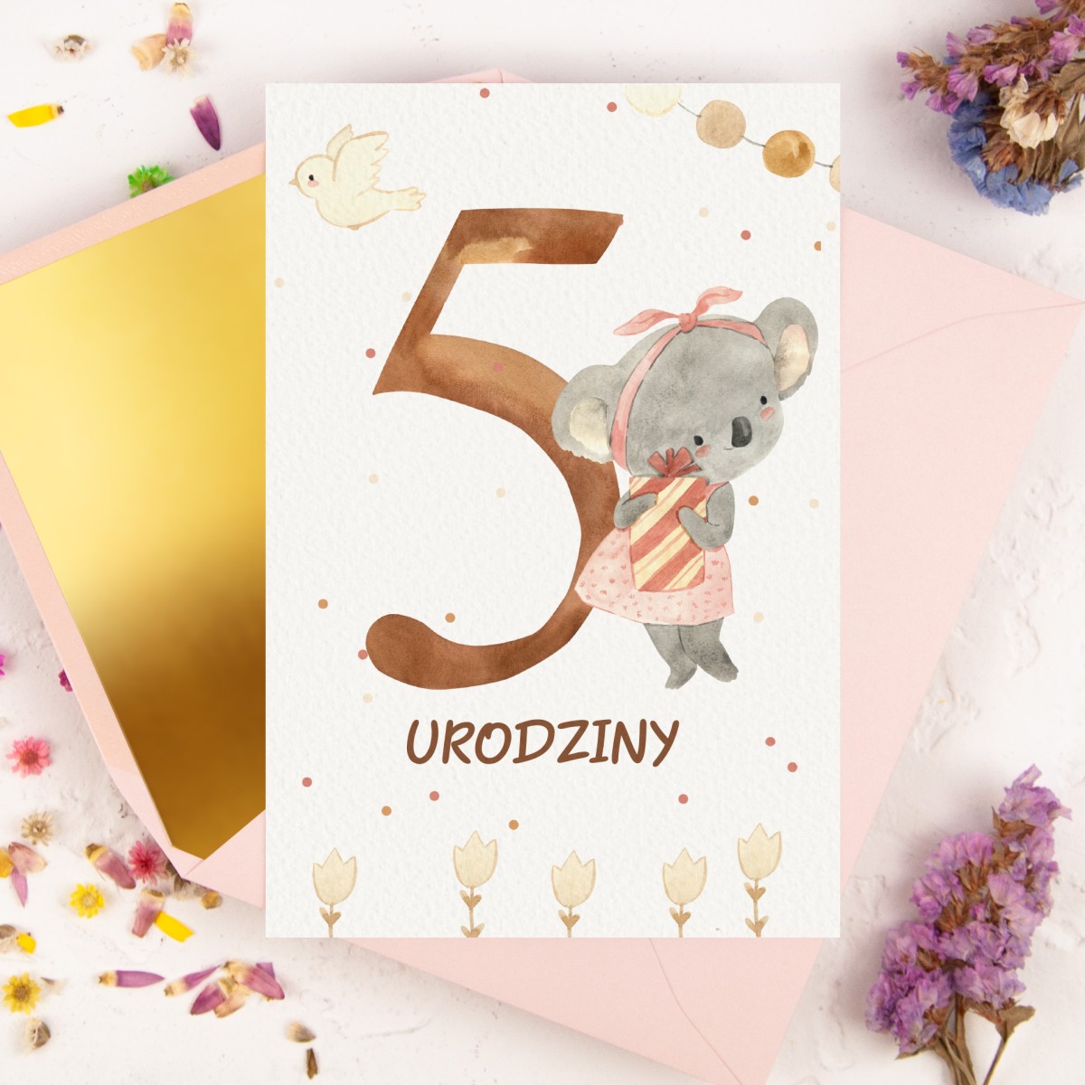 Kartka na piąte urodziny dla dziewczynki z cyfrą i małym koala - Little Koala